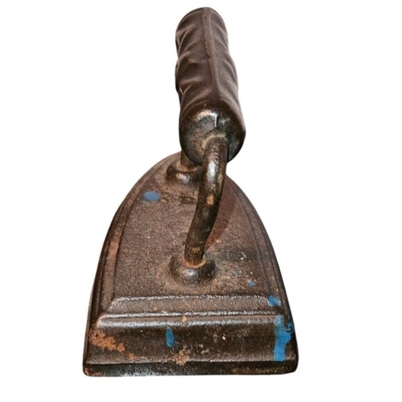 Vintage Cast Iron Clothes Iron With Decorative Handle 7bls 6.5x5inches Door Stop - Picture 8 of 10
